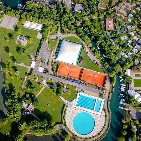 Vacation Paradise In With Many Pools Feriehus Iseo