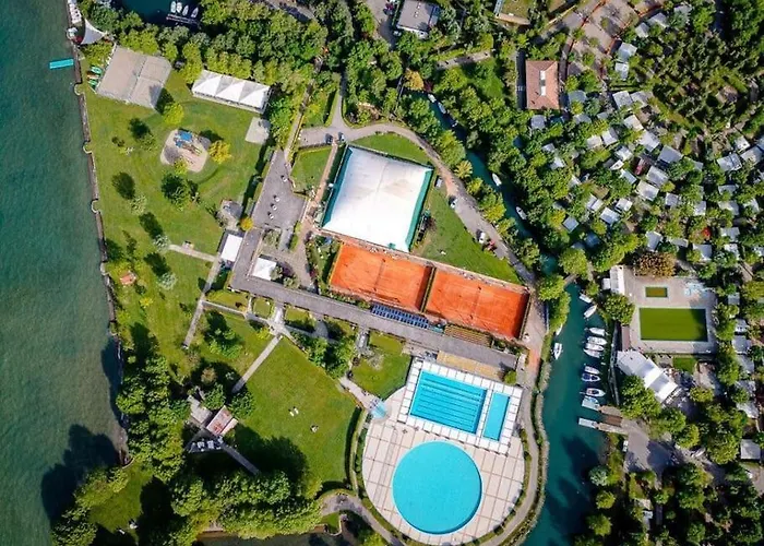 Vacation Paradise In With Many Pools Feriehus Iseo