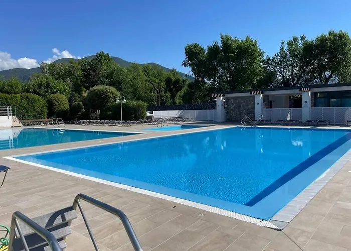 Vacation Paradise In With Many Pools