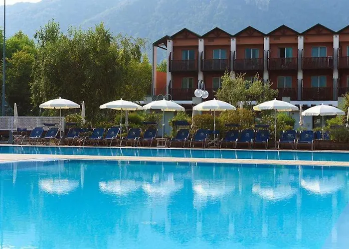 Vacation Paradise In With Many Pools Feriehus Iseo