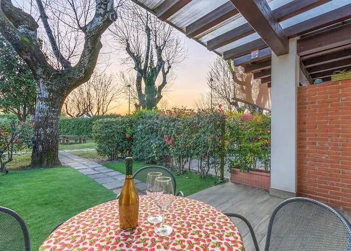 Vacation Paradise In With Many Pools Iseo